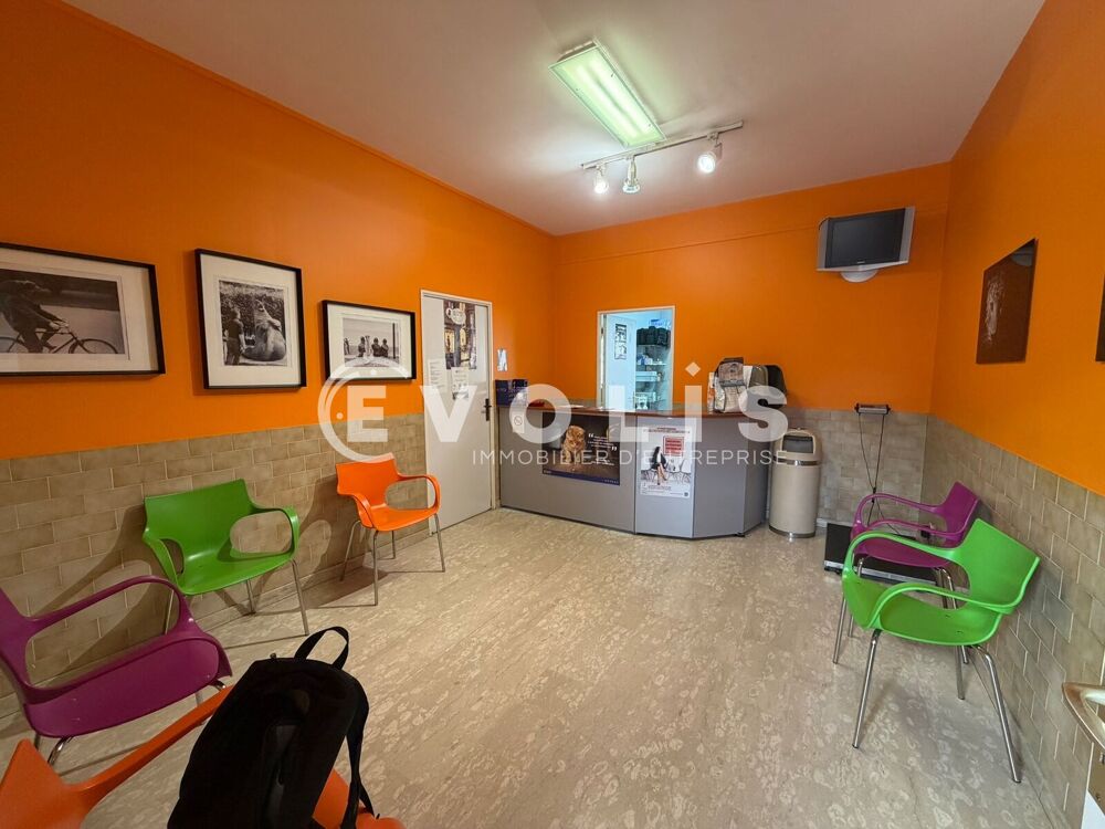   Locaux d'activité - A LOUER - 103 m² non divisibles 