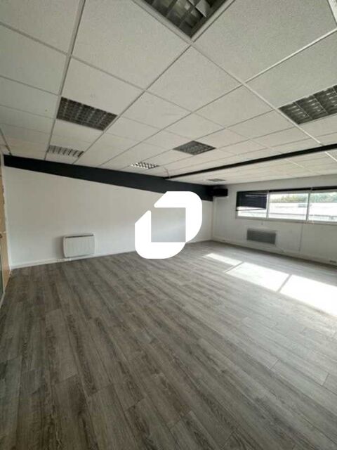 BUREAUX RENOVES - 98 m&sup2; divisibles &agrave; partir de 12 m&sup2; 1145 78630 Morainvilliers