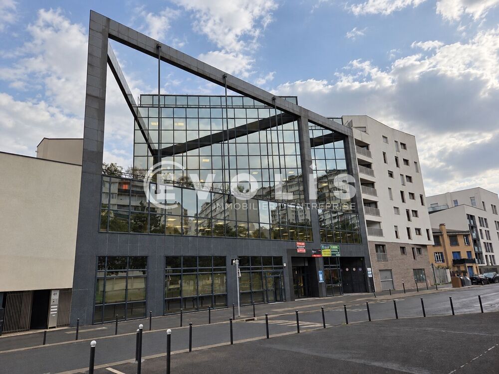   Bureaux - A LOUER - 424 m² divisibles à partir de 82 m² 