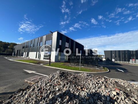   Locaux d'activité - A LOUER - 6 880 m² divisibles à partir de 303 m² 