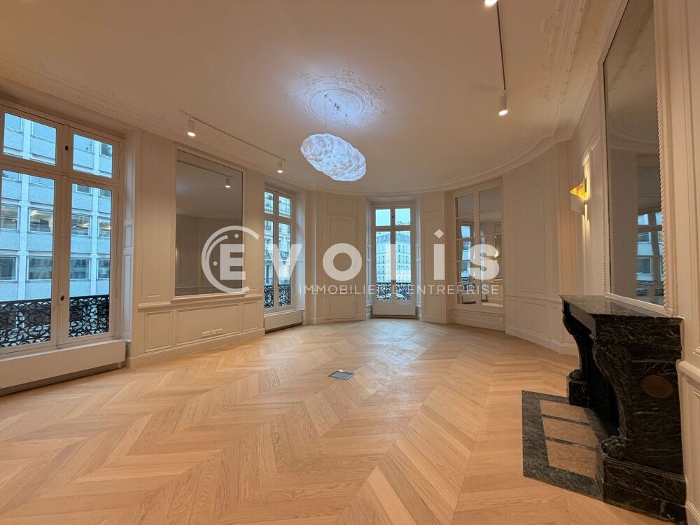   Bureaux - A LOUER - 228 m² non divisibles 