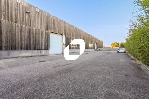 Excellent acc&egrave;s PL. 2 portails et 2 sectionnelles. - 1&nbsp;000 m&sup2; non divisibles 6250 69800 Saint priest