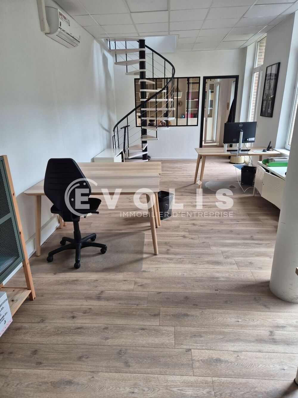   Bureaux - A LOUER - 135 m² non divisibles 