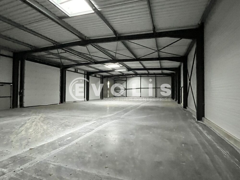   Locaux d'activité - A LOUER - 1 010 m² non divisibles Bassens