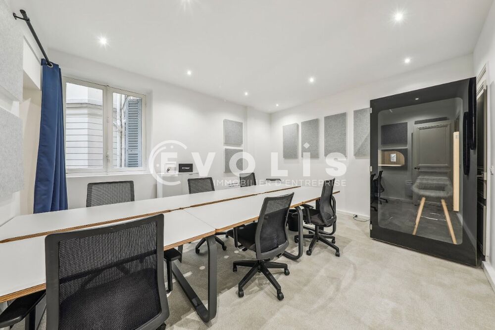   Bureaux - A LOUER - 70 m² non divisibles Paris 8