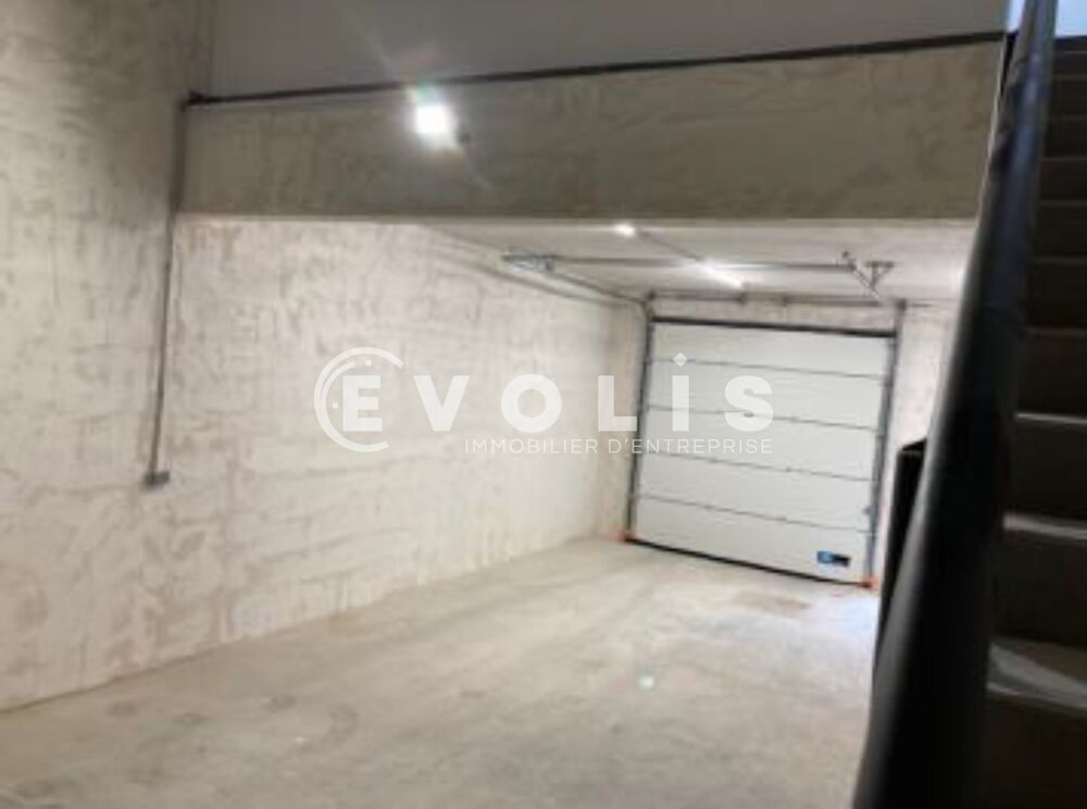   A louer à FLEURIEU SUR SAONE - 1 671 m² divisibles à partir de 114 m² Fleurieu sur saone