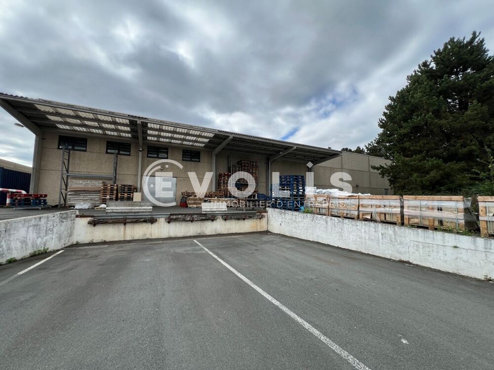   Locaux d'activité - A LOUER - 2 080 m² non divisibles 