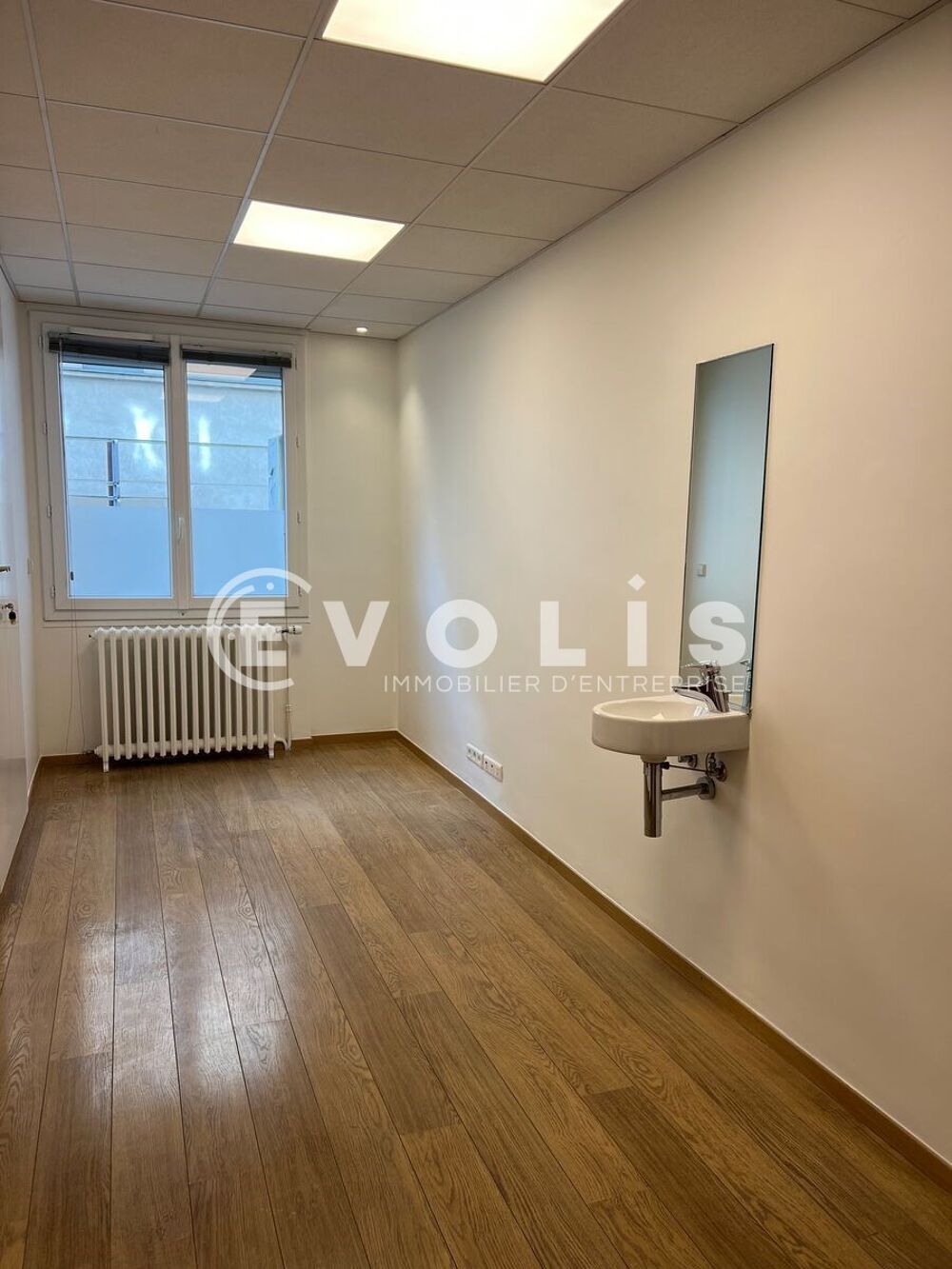   Bureaux - A VENDRE - 180 m² non divisibles Paris 15