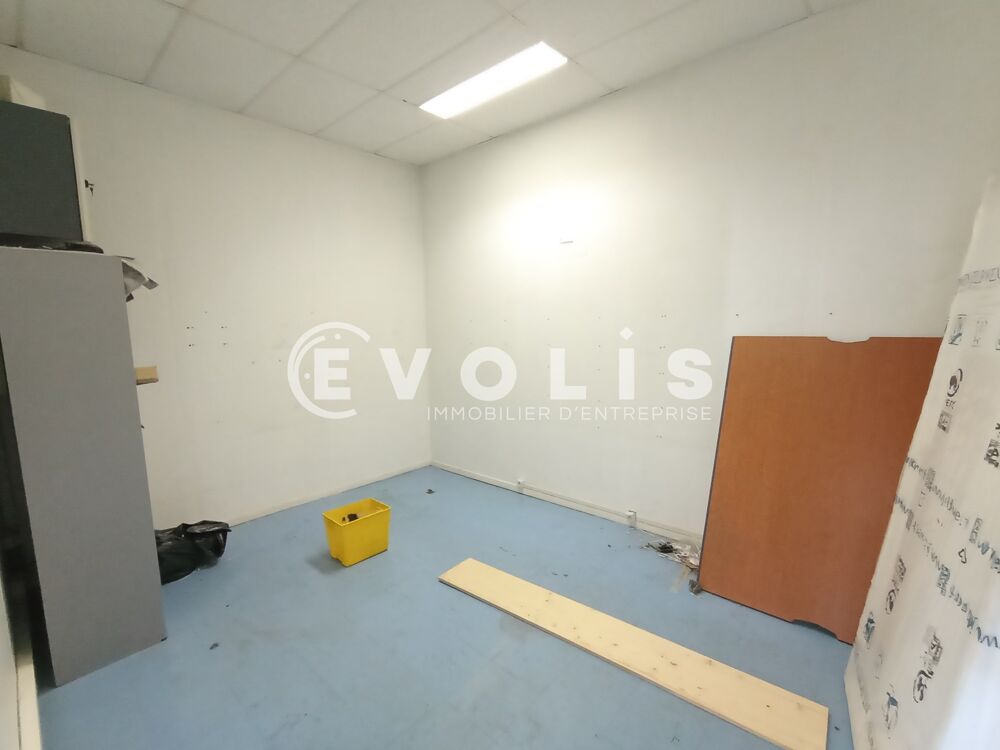   A louer à VENISSIEUX - 931 m² divisibles à partir de 125 m² Venissieux