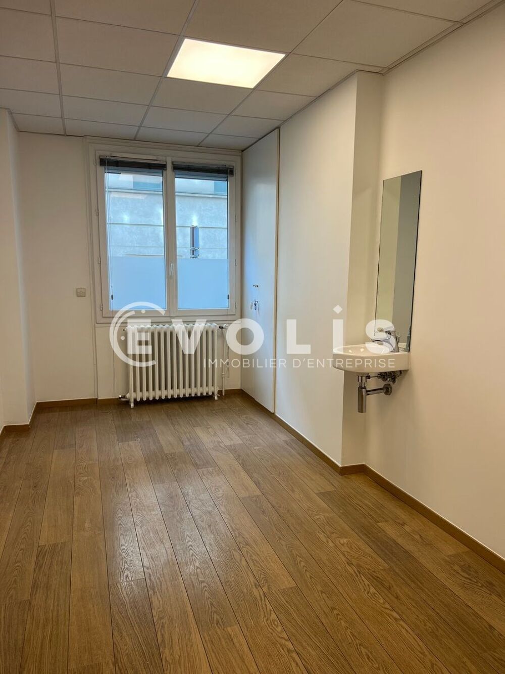   Bureaux - A VENDRE - 180 m² non divisibles Paris 15