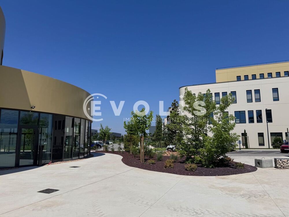   Bureaux - A LOUER - 2 193 m² divisibles à partir de 174 m² Genas