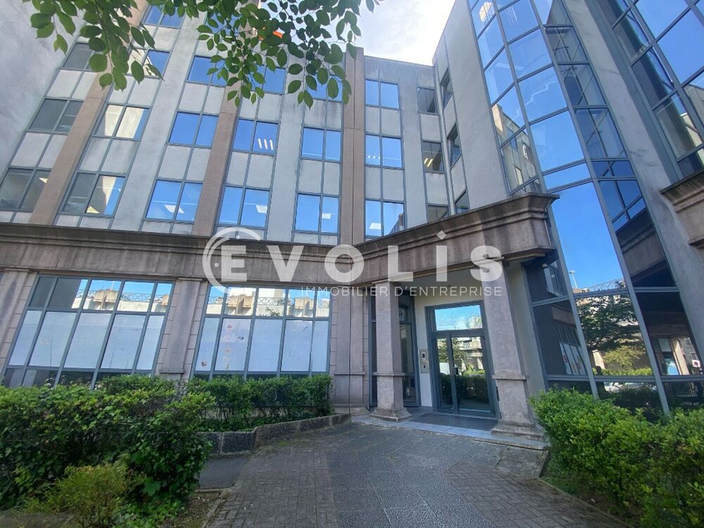   Immeuble situé au pied du RER A - 412 m² divisibles à partir de 162 m² 