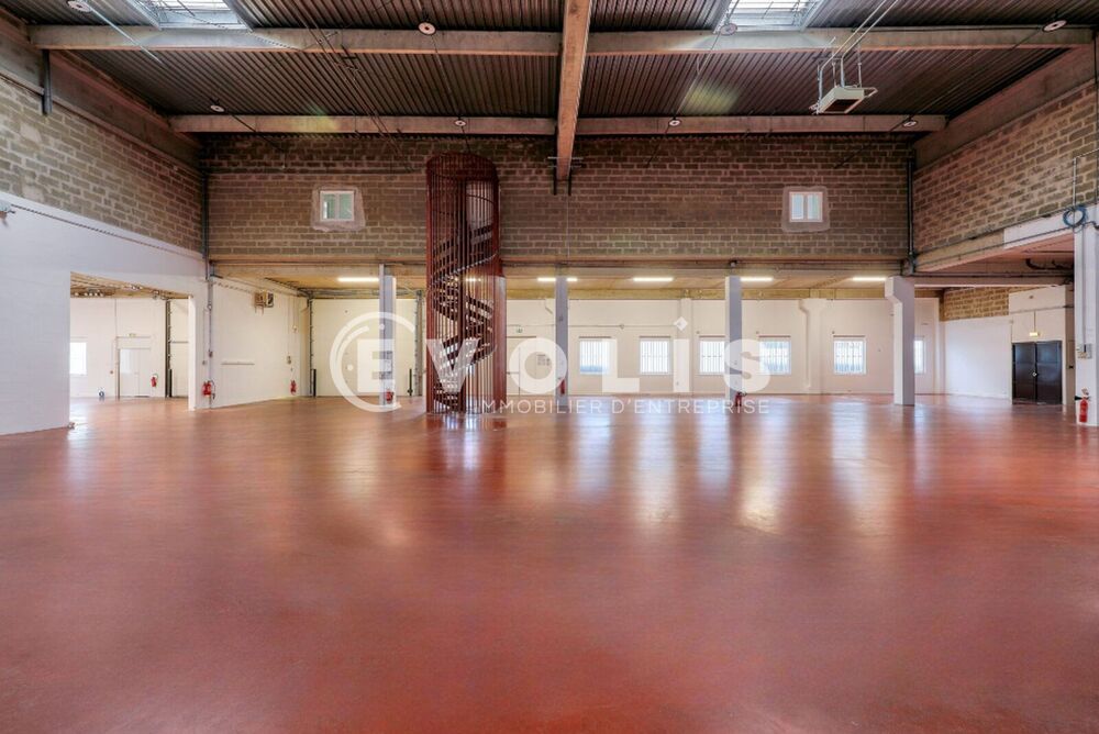   Locaux d'activité - A LOUER - 2 702 m² divisibles à partir de 66 m² Verrieres le buisson