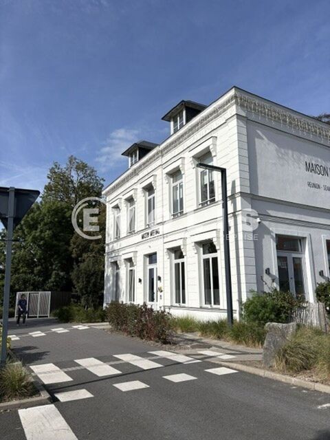   BELLE SURFACE RENOVEE - 345 m² non divisibles 