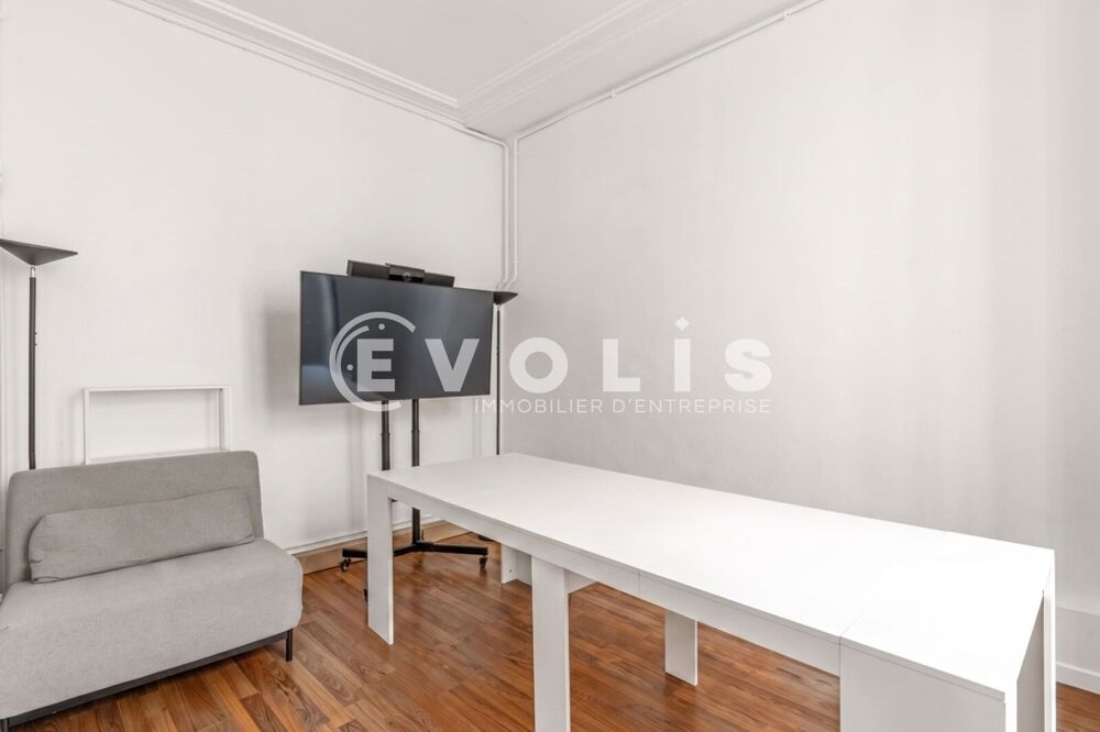   Bureaux - A LOUER - 138 m² non divisibles Paris 10