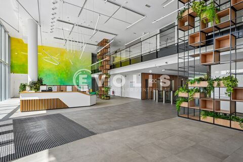   Bureaux - A LOUER - 14 789 m² divisibles à partir de 240 m² 