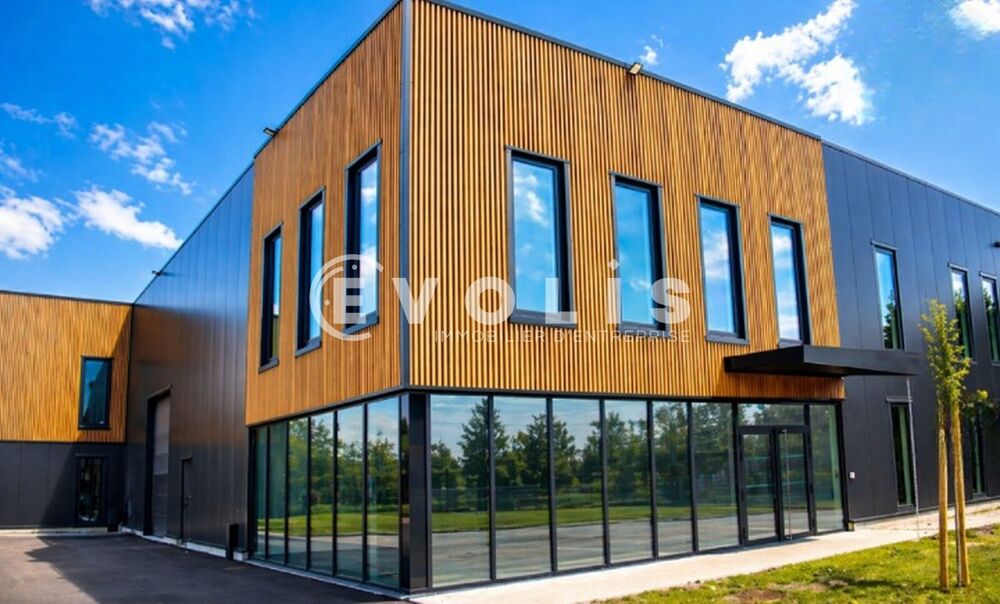   Locaux d'activité - A LOUER - 935 m² divisibles à partir de 359 m² 