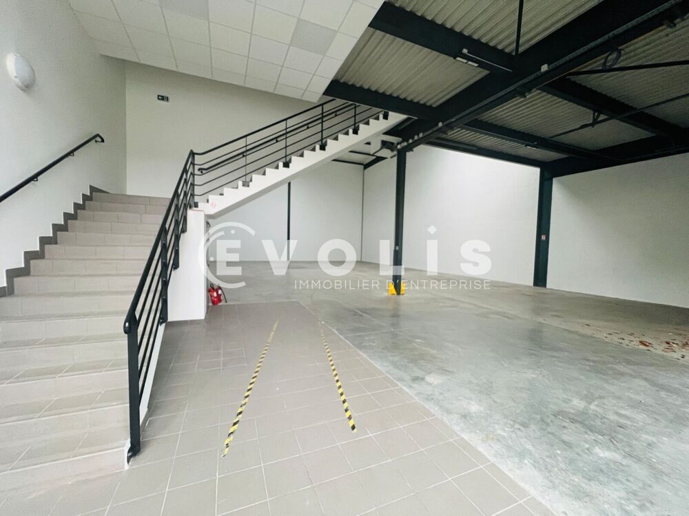   Locaux d'activité - A LOUER - 1 393 m² divisibles à partir de 521 m² Lieusaint