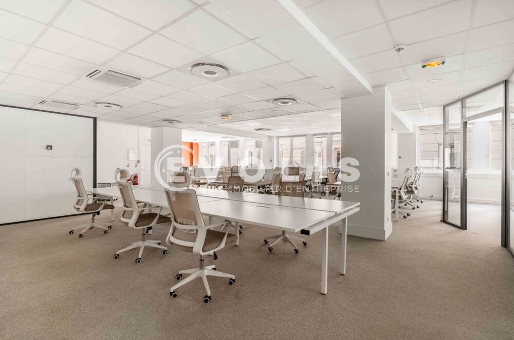   Bureaux - A LOUER - 710 m² non divisibles 