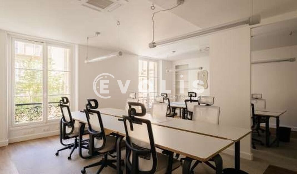   Bureaux - A LOUER - 210 m² non divisibles Paris 8