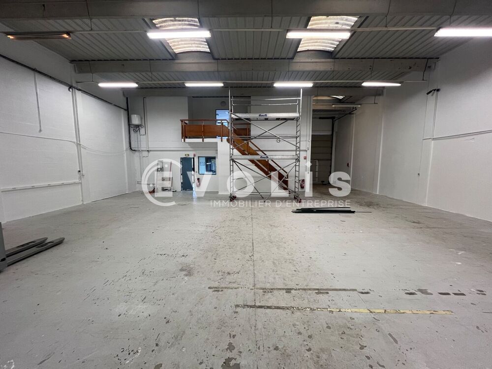   Locaux d'activité - A VENDRE - 300 m² non divisibles Moissy cramayel