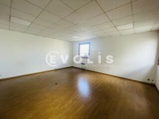   Locaux d'activité - A LOUER - 597 m² divisibles à partir de 208 m² Pontault combault
