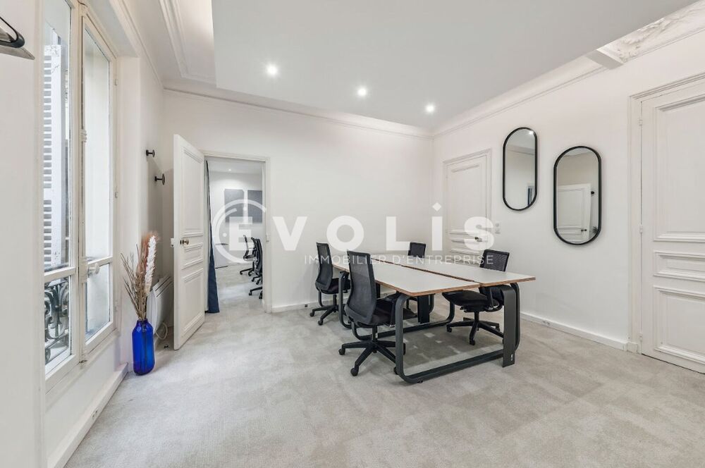   Bureaux - A LOUER - 70 m² non divisibles Paris 8