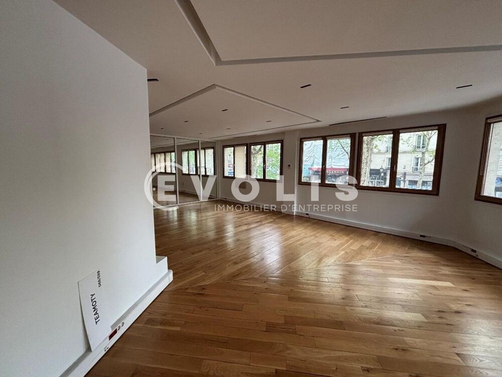   Bureaux - A LOUER - 225 m² non divisibles Paris 18