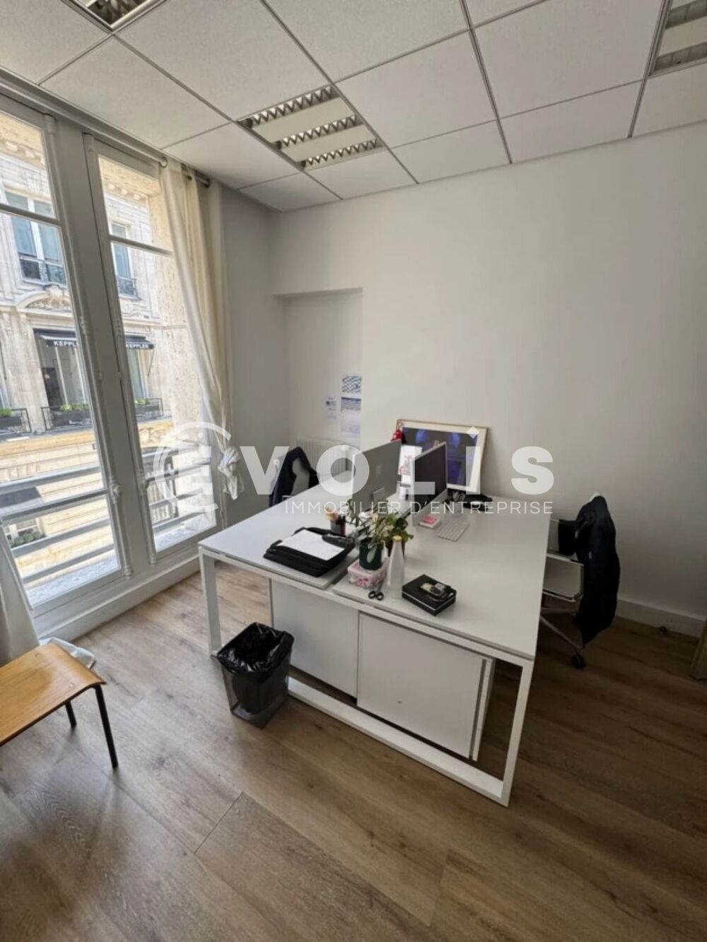   Bureaux - A LOUER - 82 m² non divisibles Paris 16