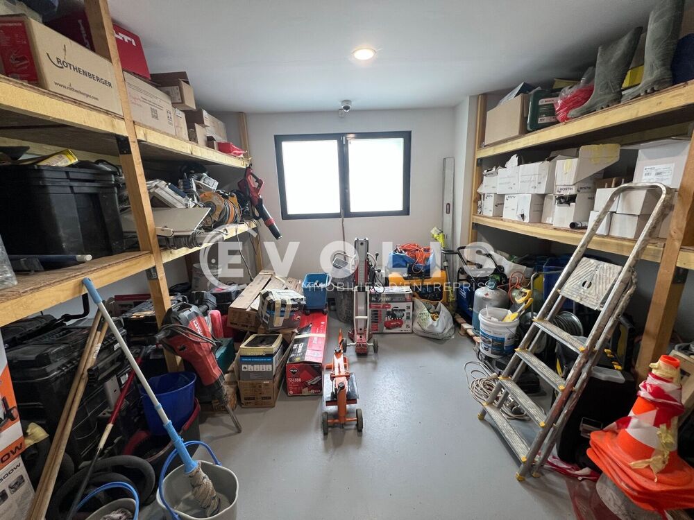   Locaux d'activité - A VENDRE - 550 m² non divisibles Savigny le temple