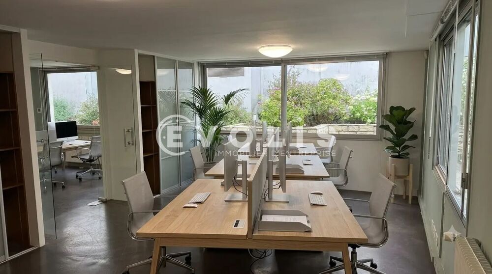   Bureaux - A LOUER - 125 m² non divisibles 