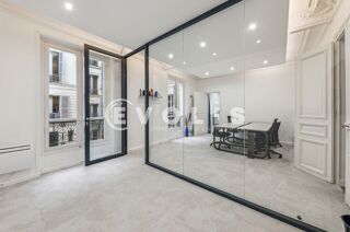   Bureaux - A LOUER - 70 m² non divisibles Paris 8