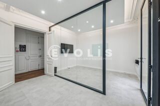   Bureaux - A LOUER - 70 m² non divisibles Paris 8