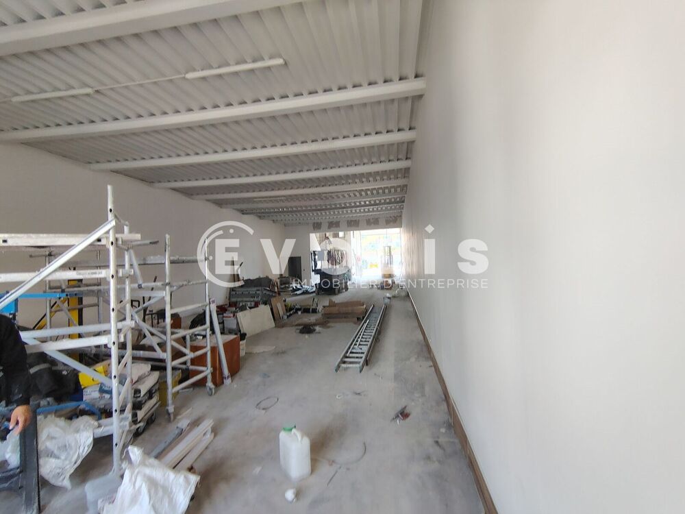   Locaux d'activité - A LOUER - 585 m² non divisibles 
