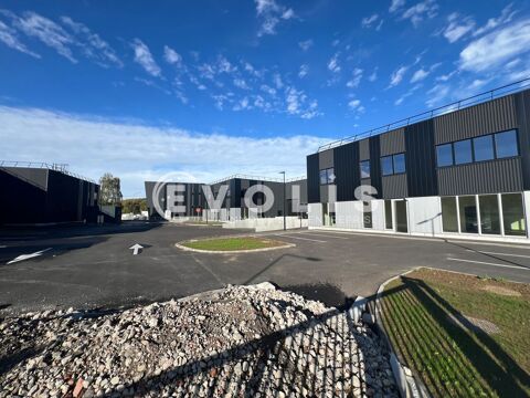   Locaux d'activité - A LOUER - 6 880 m² divisibles à partir de 303 m² 