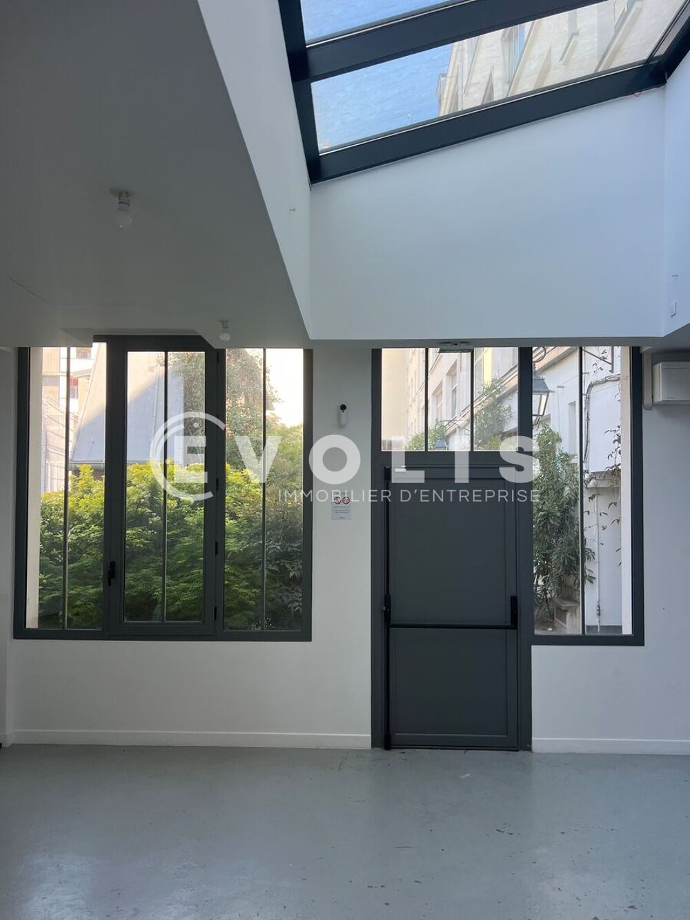  Bureaux - A LOUER - 238 m² non divisibles Paris 11