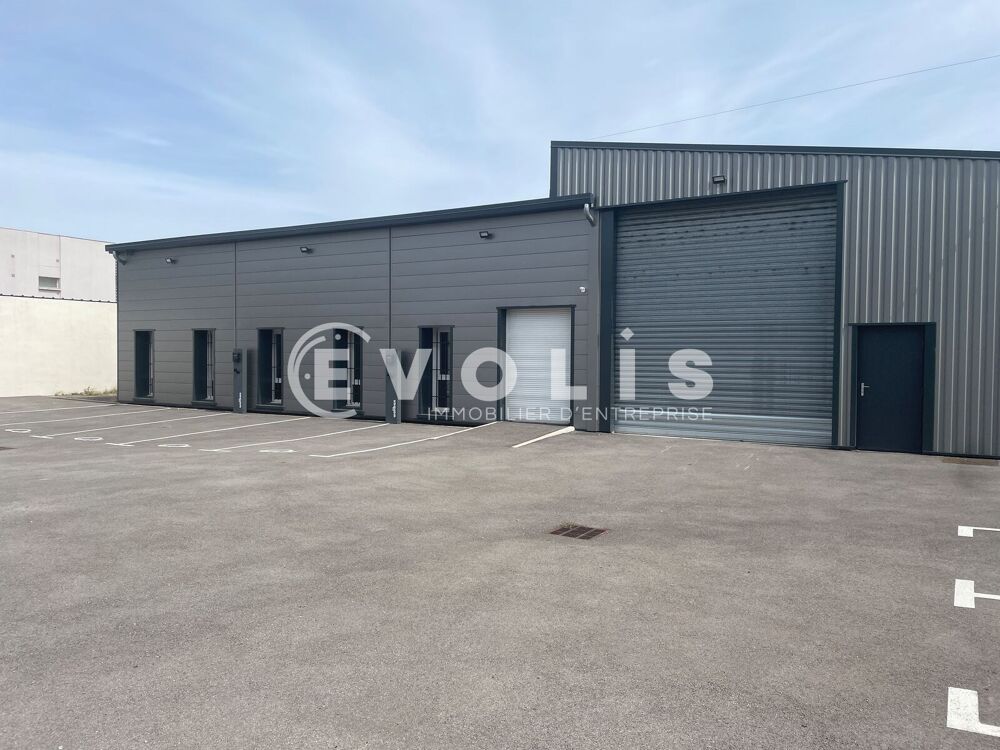  A vendre VAULX-EN-VELIN - 1 460 m² non divisibles Vaulx en velin