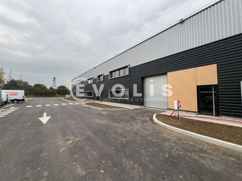  Locaux d'activité - A VENDRE - 3 220 m² divisibles à partir de 171 m² 