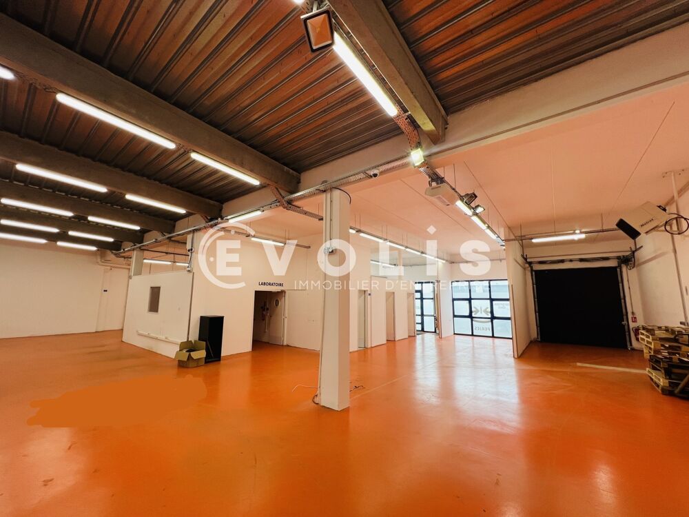   Locaux d'activité - A LOUER - 1 111 m² divisibles à partir de 446 m² 