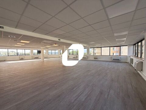 AU PIED DU RER A - 678 m&sup2; non divisibles 7910 95000 Cergy