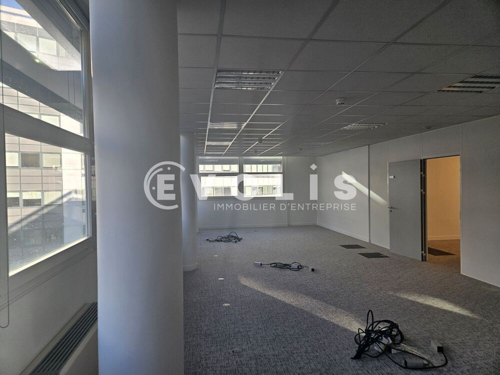   Bureaux - A LOUER - 1 678 m² divisibles à partir de 483 m² Massy