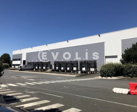 Entrep&ocirc;ts - A LOUER - 22&nbsp;405 m&sup2; non divisibles 117626 77380 Combs la ville