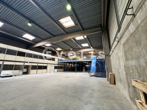   Local d'activités / Entrepôt 8 M DE HSP - 1450 m² non divisibles 