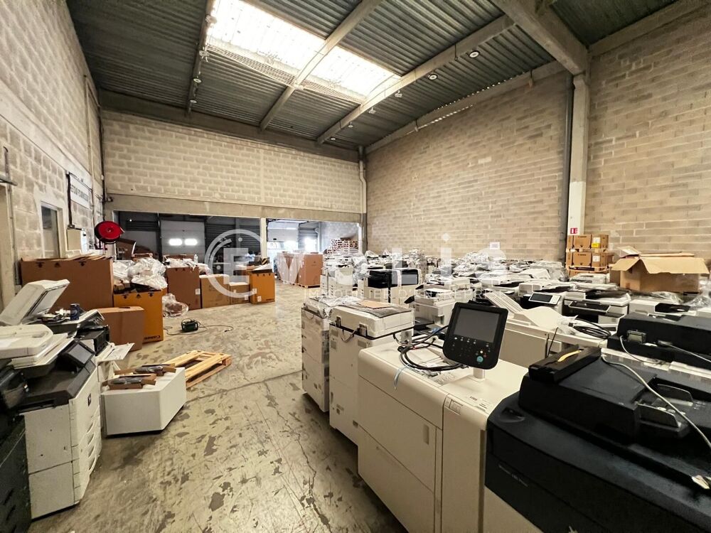   Locaux d'activité - A LOUER - 1 501 m² non divisibles Lisses