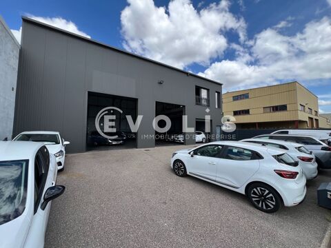 Locaux d'activit&eacute; - A LOUER - 550 m&sup2; non divisibles 4200 69740 Genas
