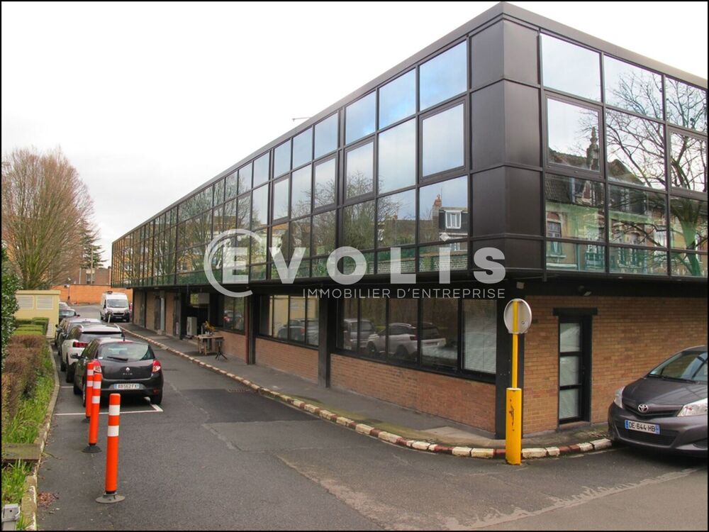   Locaux d'activité - A LOUER - 4 320 m² non divisibles 