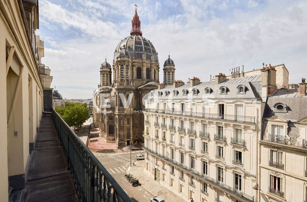   Bureaux - A LOUER - 57 m² non divisibles Paris 8