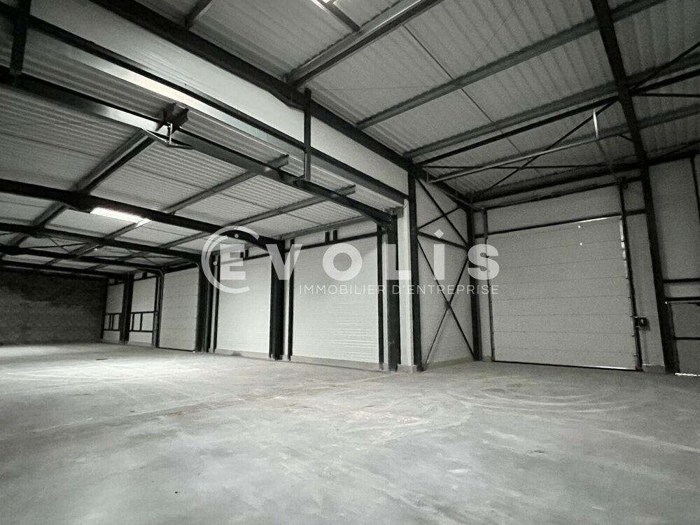   Locaux d'activité - A LOUER - 1 010 m² non divisibles Bassens