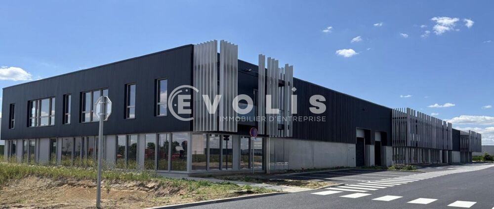   Locaux d'activité - A VENDRE - 880 m² divisibles à partir de 268 m² 