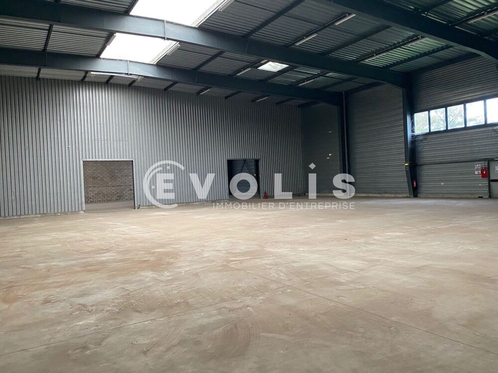   Locaux d'activité - A LOUER - 1 741 m² non divisibles 